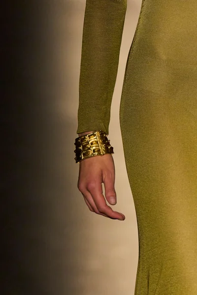 Look 35